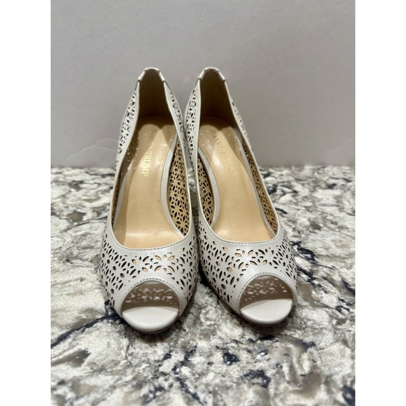 IVANKA TRUMP‎ AUTH Women's Ivory Leather Laser Cut Peep Toe Heels Size 6.5 - Picture 1 of 8